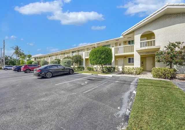 Homes for sale in Lighthouse Point, FL | 2311 Ne 36th St #1f, Lighthouse Point, FL 33064 | MLS# F10548299