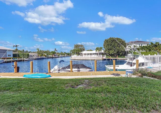 Homes for sale in Lighthouse Point, FL | 2311 Ne 36Th St #1f, Lighthouse Point, FL 33064 | MLS# F10548299