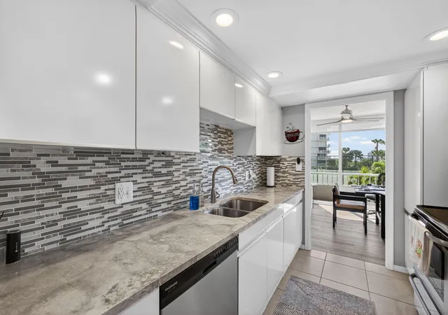 5th image of 5510 N Ocean Dr #2d, Singer Island, FL 33404 | MLS# R11157637