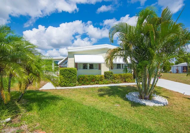 2nd image of 196 Ne Emerald Dr, Jensen Beach, FL 34957 | MLS# R11157720