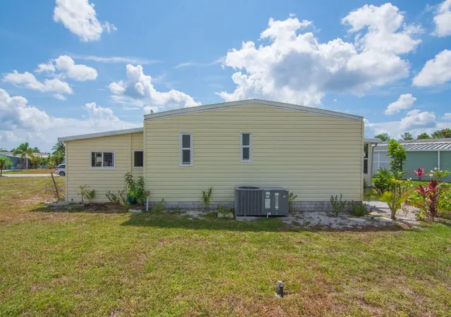 32nd image of 196 Ne Emerald Dr, Jensen Beach, FL 34957 | MLS# R11157720