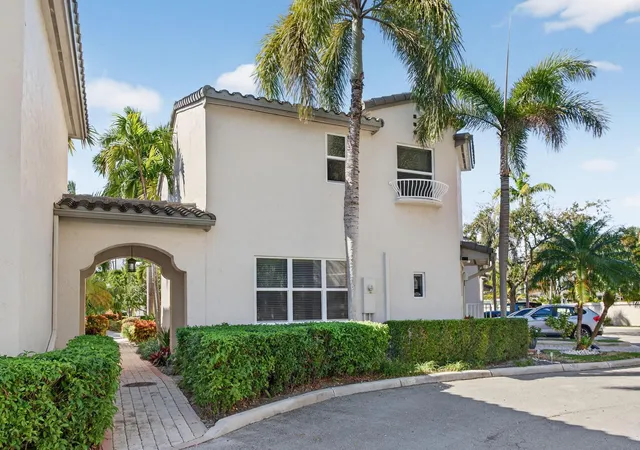 4th image of 1900 Oceanwalk Ln, Lauderdale-by-the-Sea, FL 33062