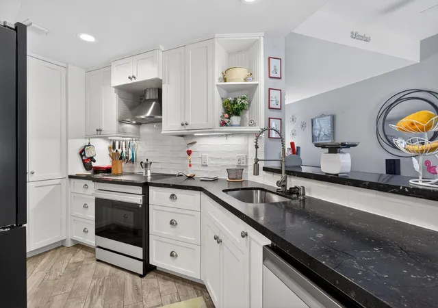 5th image of 1900 Oceanwalk Ln, Lauderdale-by-the-Sea, FL 33062