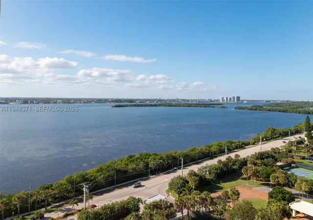 4th image of 5380 Ocean Dr #15G, Singer Island, FL 33404 | MLS# A11948371