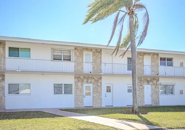 Homes for sale in Pompano Beach, FL | 2850 W Golf Blvd #210, Pompano Beach, FL 33064 | MLS# R11157934