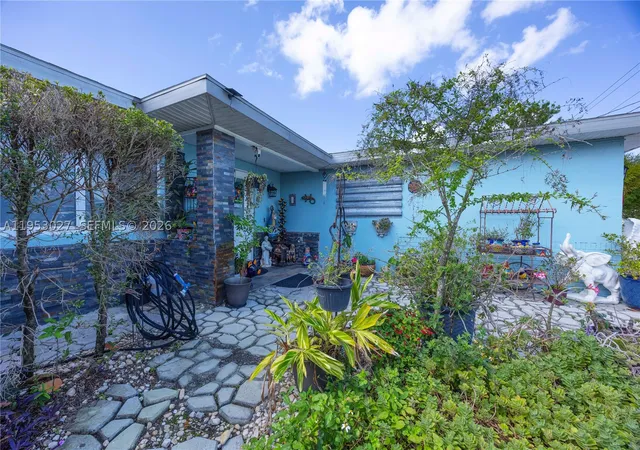 4th image of 1526 Ne 4Th Terrace, Cape Coral, FL 33909 | MLS# A11953027