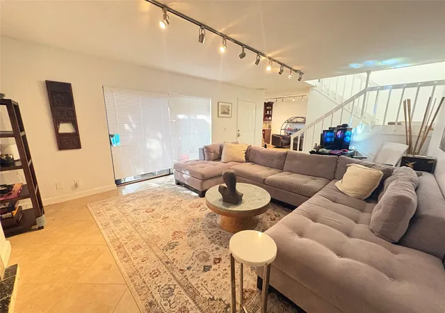 2nd image of 294 Arabian Rd #294, Palm Springs, FL 33461 | MLS# F10548553