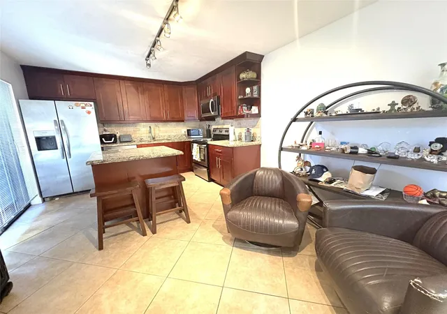 3rd image of 294 Arabian Rd #294, Palm Springs, FL 33461 | MLS# F10548553