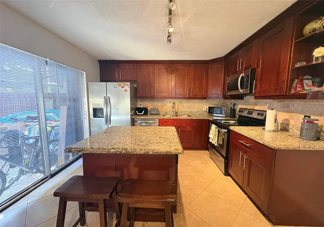 4th image of 294 Arabian Rd #294, Palm Springs, FL 33461 | MLS# F10548553