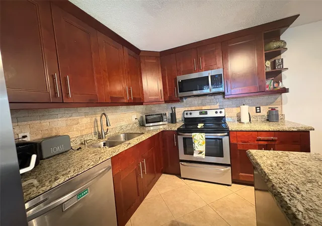 5th image of 294 Arabian Rd #294, Palm Springs, FL 33461 | MLS# F10548553