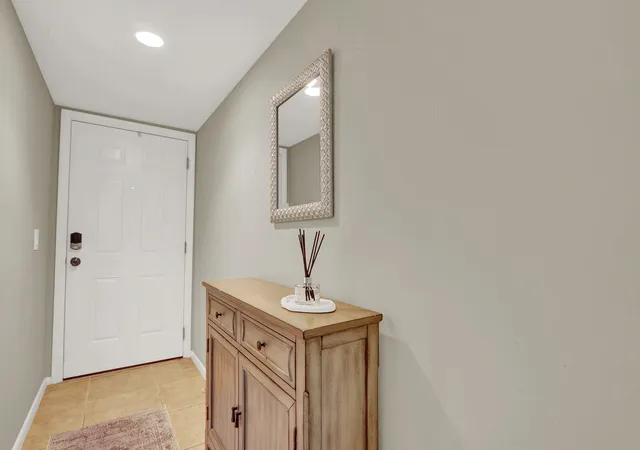 3rd image of 901 Seafarer Cir #403, Jupiter, FL 33477 | MLS# R11158045