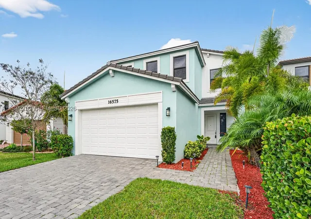 Photo 2 of Sale Pending at 16575 Cove Rd, Loxahatchee, FL 33470 | MLS# A11945216 | Listing updated on 2026-03-25