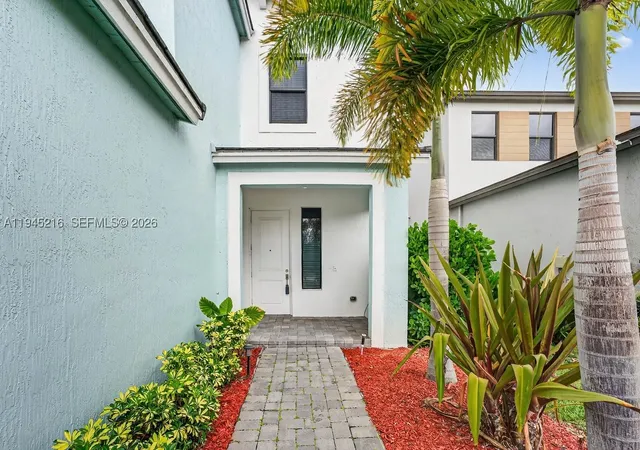 Photo 3 of Sale Pending at 16575 Cove Rd, Loxahatchee, FL 33470 | MLS# A11945216 | Listing updated on 2026-03-25