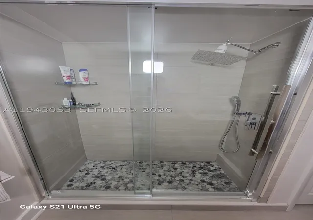 Listing Photo 4 - Condo for sale in building located at 200 Lakeview Dr, Weston, FL 33326 - Unit #212