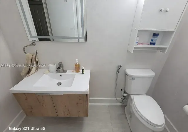 Listing Photo 5 - Condo for sale in building located at 200 Lakeview Dr, Weston, FL 33326 - Unit #212
