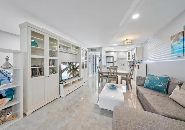 2nd image of 725 Lori Dr #111, Palm Springs, FL 33461 | MLS# R11158274