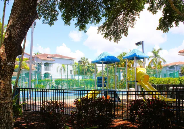 2nd image of 9650 Nw 2Nd St, Pembroke Pines, FL 33024