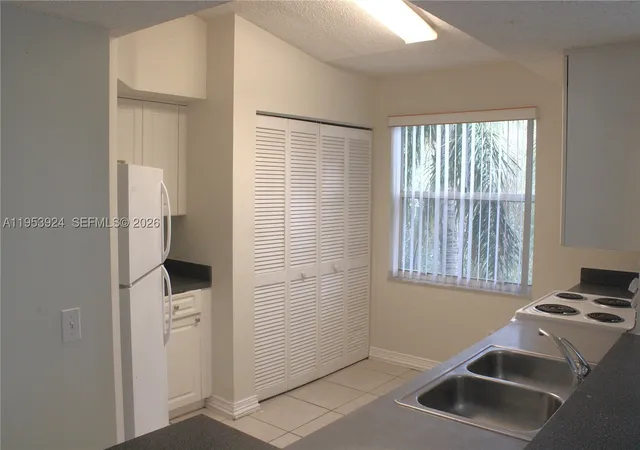 5th image of 9650 Nw 2Nd St #4-301, Pembroke Pines, FL 33024 | MLS# A11953924