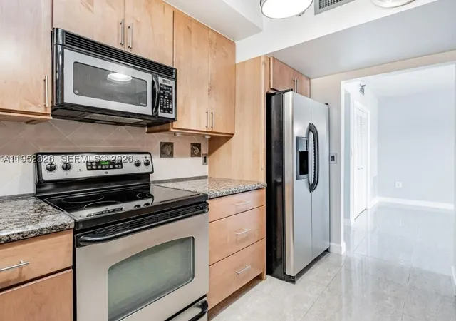 Homes for sale in Hollywood, FL | 4001 Hillcrest Dr #914, Hollywood, FL 33021 | MLS# A11952326