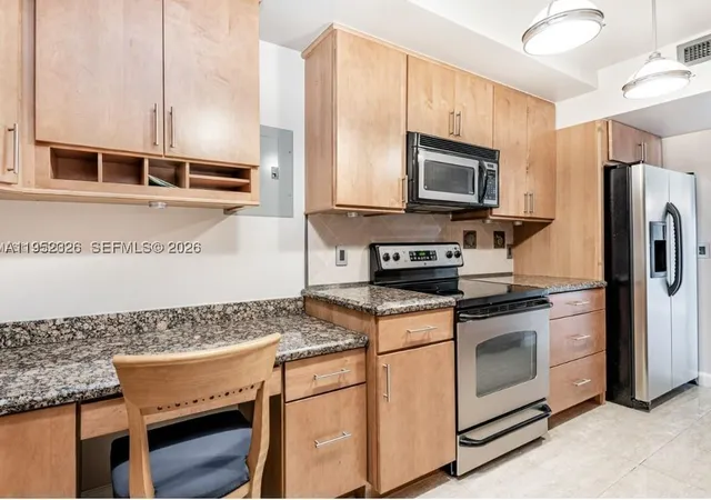 Homes for sale in Hollywood, FL | 4001 Hillcrest Dr #914, Hollywood, FL 33021 | MLS# A11952326