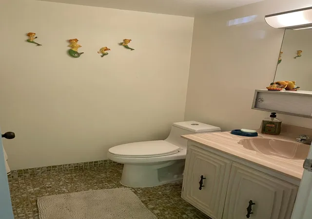 5th image of 725 Lori Dr, West Palm Beach, FL 33461