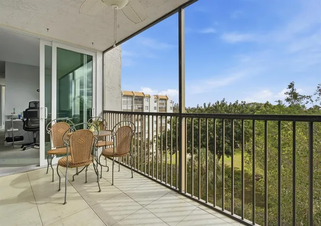 4th image of 3910 Inverrary Blvd, Lauderhill, FL 33319