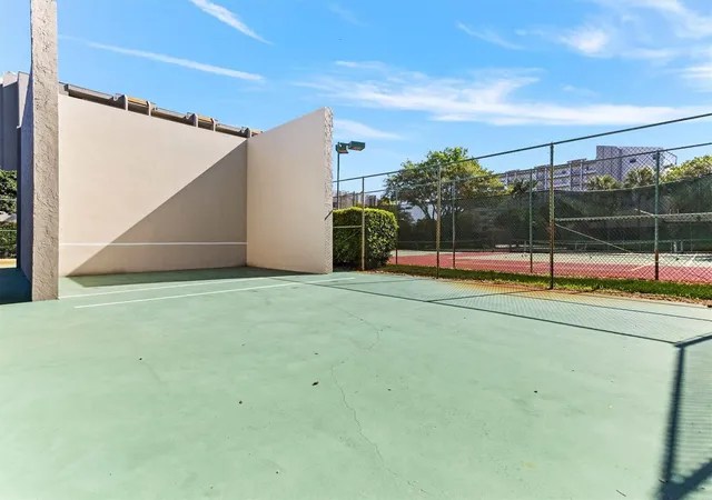 2nd image of 3910 Inverrary Blvd, Lauderhill, FL 33319