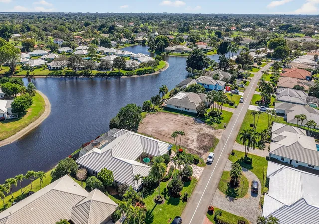 2nd image of 11740 N Lake Dr, Boynton Beach, FL 33436 | MLS# R11158697