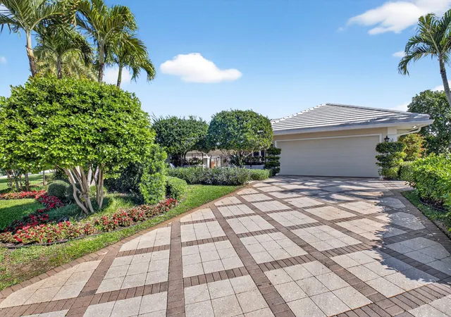 3rd image of 11740 N Lake Dr, Boynton Beach, FL 33436 | MLS# R11158697