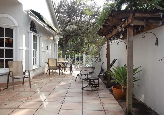 2nd image of 4106 Carriage Dr #5C, Pompano Beach, FL 33069 | MLS# F10549044