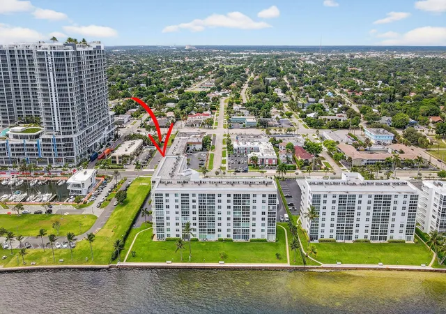 4th image of 301 Lake Shore Dr, Lake Park, FL 33403