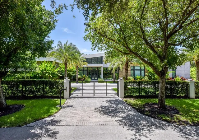 3rd image of 11050 Sw 69Th Ave, Pinecrest, FL 33156 | MLS# A11954100