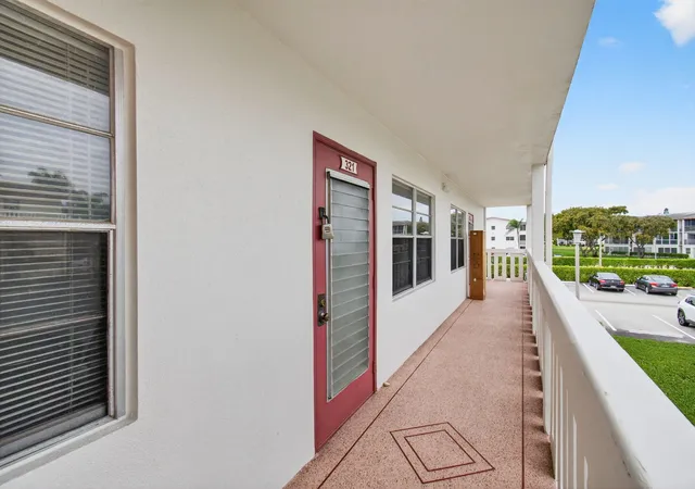 Homes for sale in Boca Raton, FL | 321 Fanshaw H, Boca Raton, FL 33434