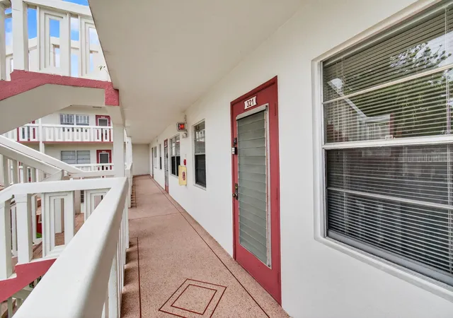 Homes for sale in Boca Raton, FL | 321 Fanshaw H, Boca Raton, FL 33434