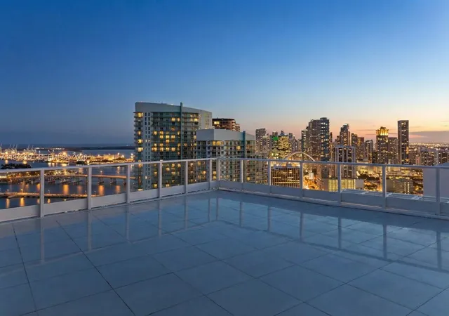 2nd image of Paramount Bay, Miami, FL 33137