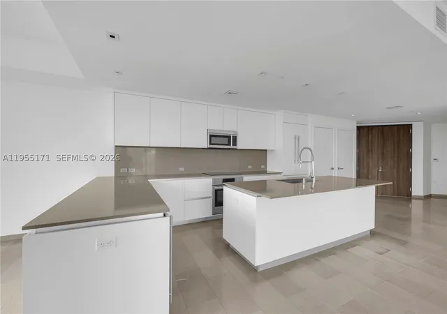 Photo 2 of Condo for sale at 88 Sw 7th St #3711, Miami, FL 33130 | MLS# A11955171 | Listing updated on 2026-07-30
