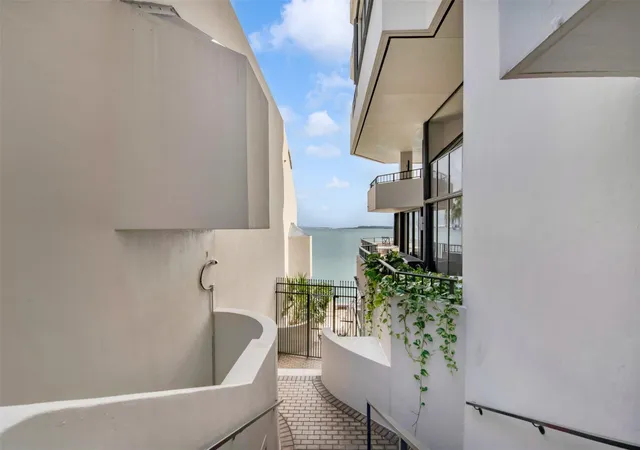 Homes for sale in Miami, FL | 520 E Brickell Key Drive, Miami, FL 33131 | Houzeo