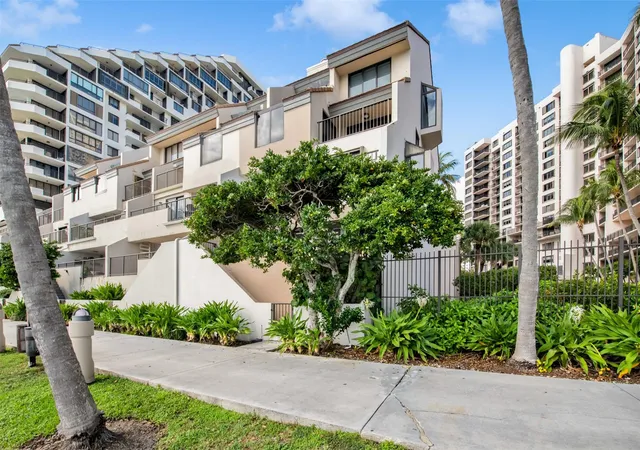 Homes for sale in Miami, FL | 520 E Brickell Key Dr #Bh25, Miami, FL 33131 | MLS# F10549172