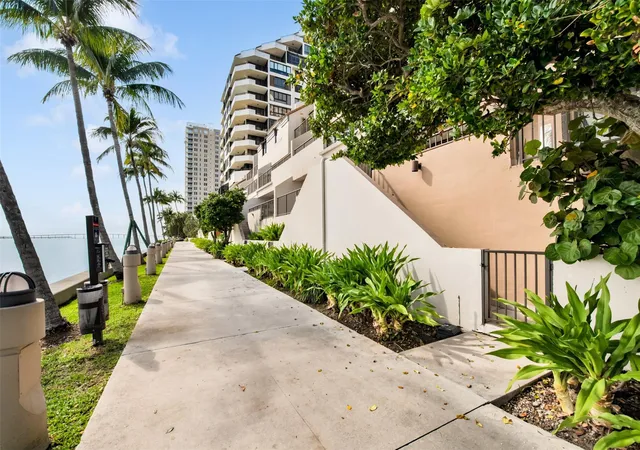 Homes for sale in Miami, FL | 520 E Brickell Key Dr #Bh25, Miami, FL 33131 | MLS# F10549172