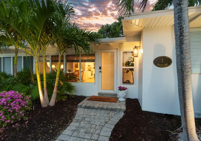 3rd image of 7 Fayette Dr, Boynton Beach, FL 33435 | MLS# R11158951