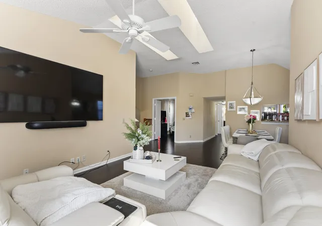 4th image of 5359 Buckhead Cir #2031, Boca Raton, FL 33486 | MLS# R11159043