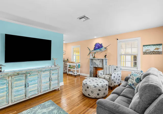 4th image of FL | 411 3Rd Ave N,FL 33460 | MLS# R11159049