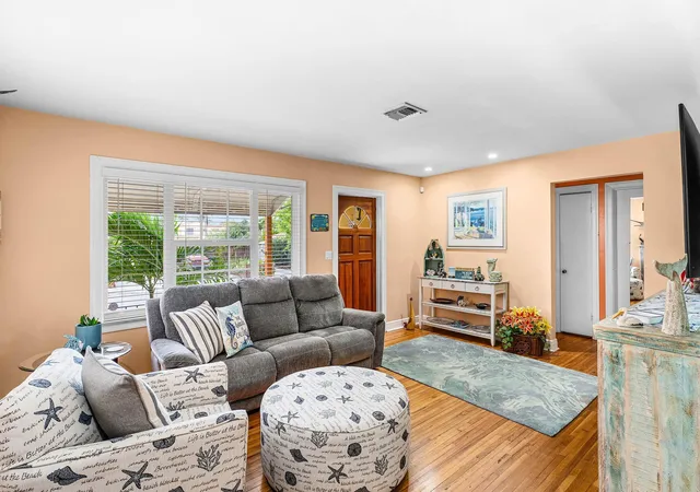 5th image of FL | 411 3Rd Ave N,FL 33460 | MLS# R11159049