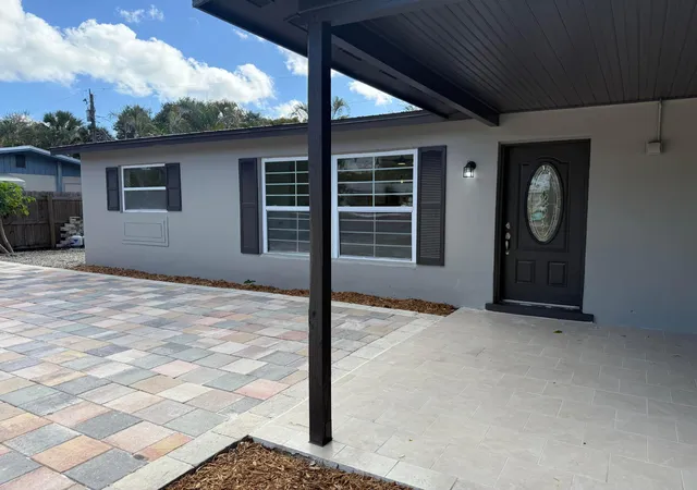 3rd image of 507 Sw North River Point Dr, Stuart, FL 34994 | MLS# R11159071