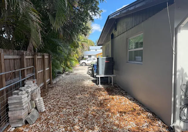 5th image of 507 Sw North River Point Dr, Stuart, FL 34994 | MLS# R11159071
