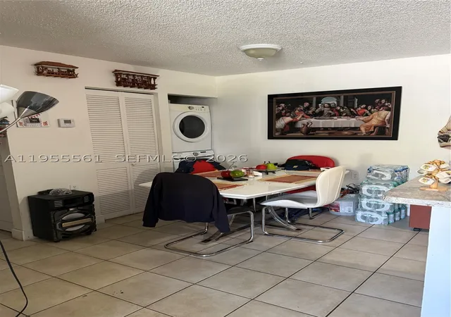 Homes for sale in Hialeah, FL | 7120 179th St, Hialeah, FL 33015 | Houzeo