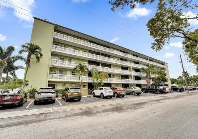 2nd image of 1425 Arthur St #202A, Hollywood, FL 33020 | MLS# F10549307