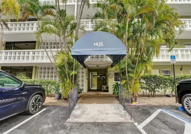 Homes for sale in Hollywood, FL | 1425 Arthur St #202A, Hollywood, FL 33020 | MLS# F10549307