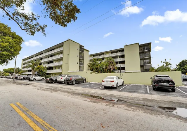 2nd image of 1425 Arthur St, Hollywood, FL 33020