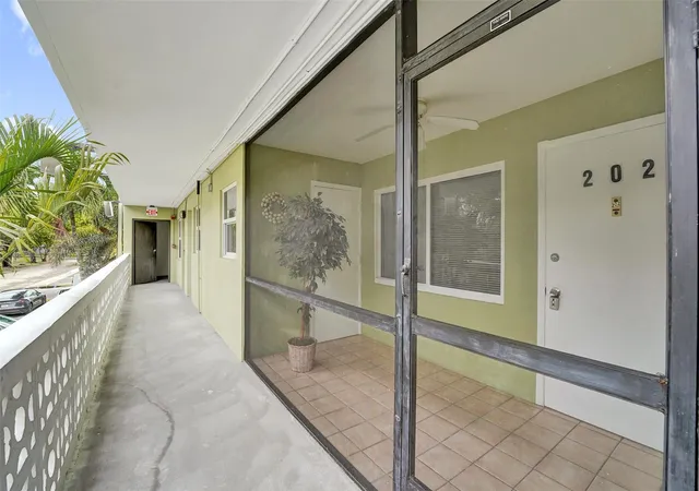 Homes for sale in Hollywood, FL | 1425 Arthur St #202A, Hollywood, FL 33020 | MLS# F10549307